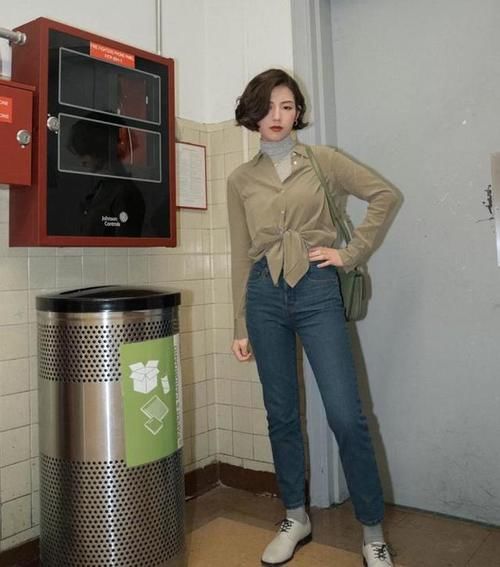 “九分裤+打底衫”,这才是早春正确穿搭方式,轻熟风十足