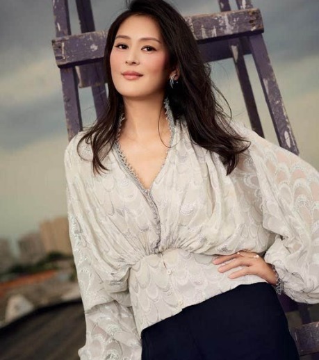 节目上做“情感专家”的黄澜,私下却和丈夫离婚,网友:太可笑