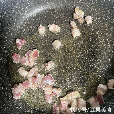 五花肉|跟饭店大厨学的肉丁炒饭的做法，果然好吃到没朋友