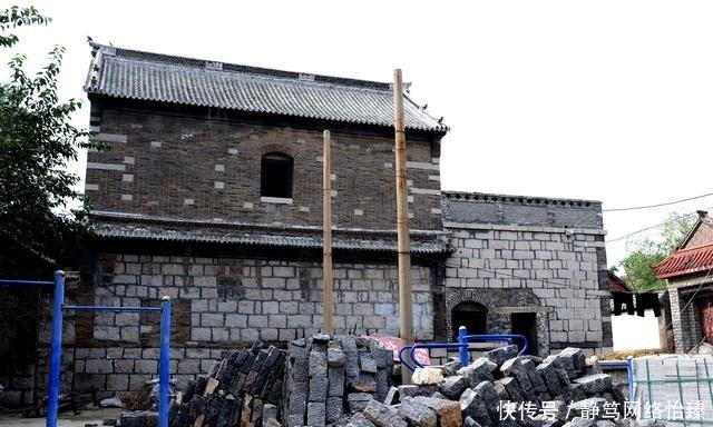 淄川张李村有个清代古建筑王家大院，青砖黛瓦，古色古香