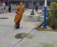 |搞笑GIF:姑娘 不行就别硬撑了 我看着都觉得尴尬