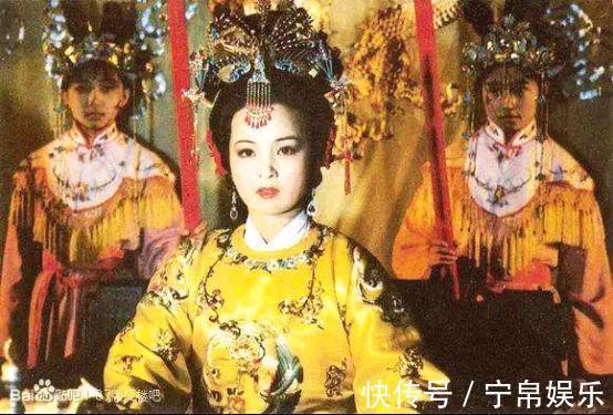 热毒症$用“风月宝鉴”照宝钗,竟发现宝钗的身体里住着“一个鬼”,为何这么说