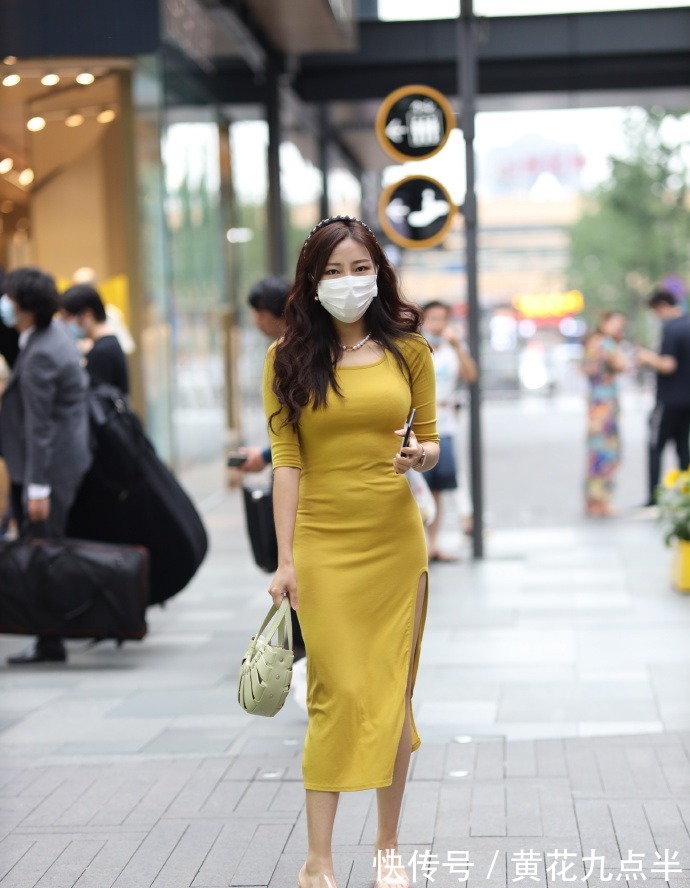 身材 33岁微胖“阿姨”的连衣裙,既显身材又有气质,一般女孩难以驾驭!