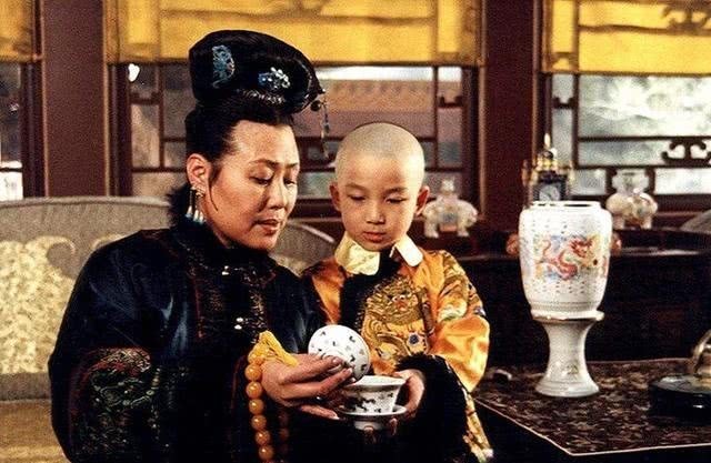 庄文皇后|孝庄文皇后为何与儿子顺治的关系不好,却和孙子康熙相处融洽?