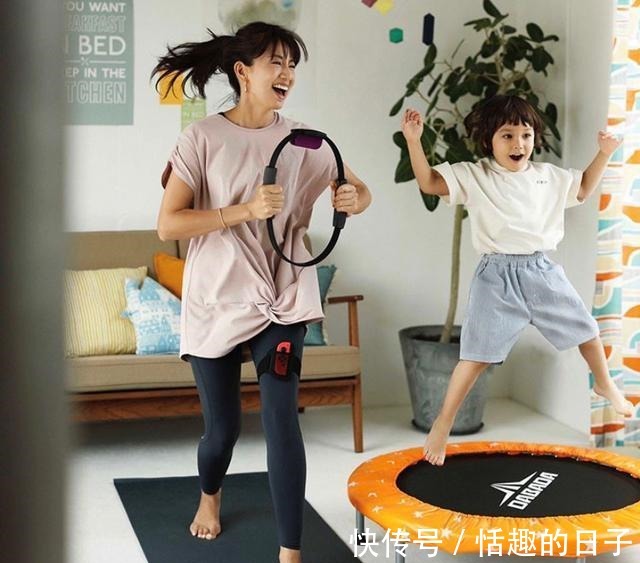 亮色系 40+女性如何远离“大妈感”掌握日系妈妈穿搭技巧,优雅又女人!