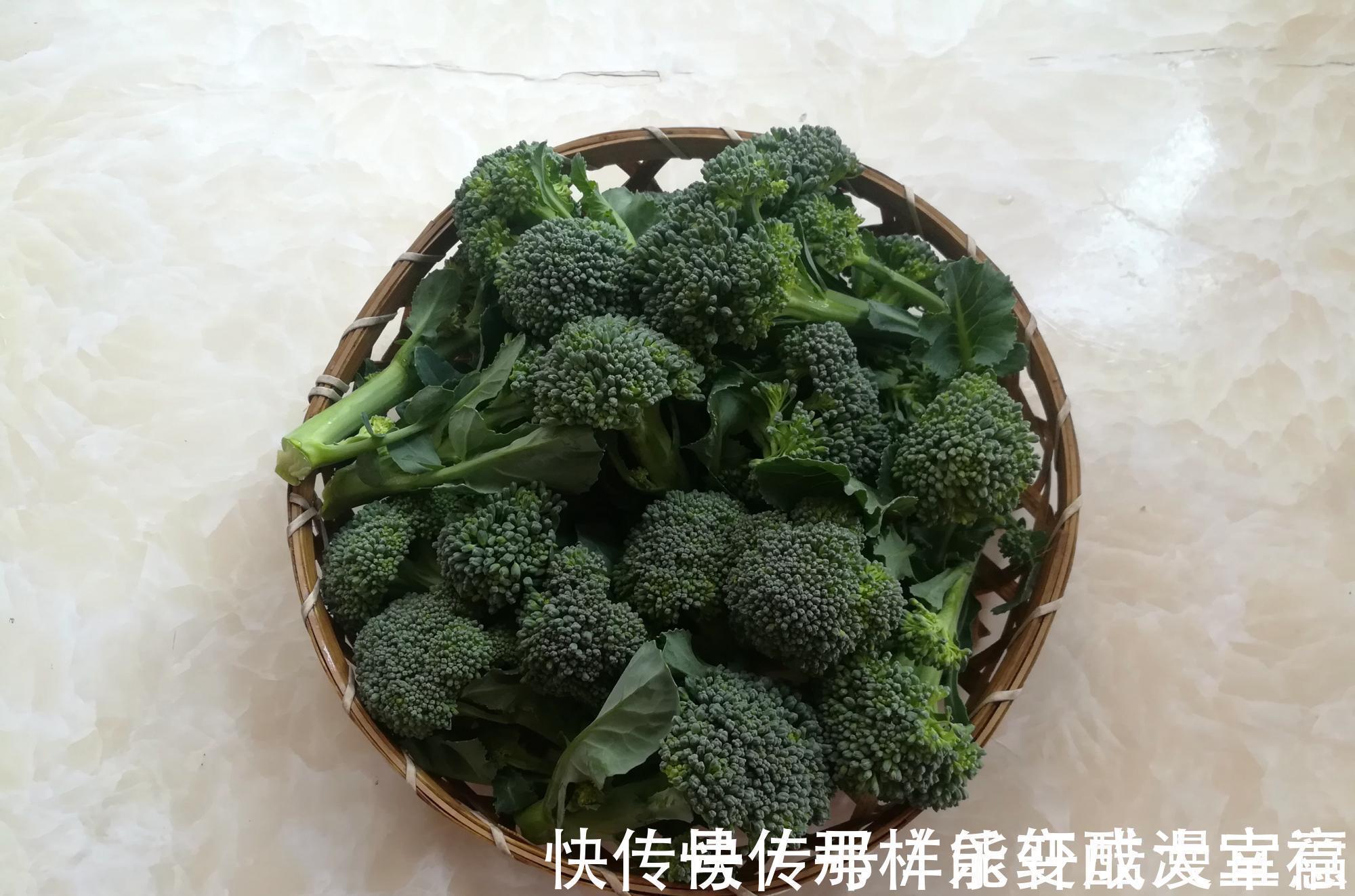 凉拌西兰花,最忌焯水,学个新做法,营养流失少,爽脆又入味