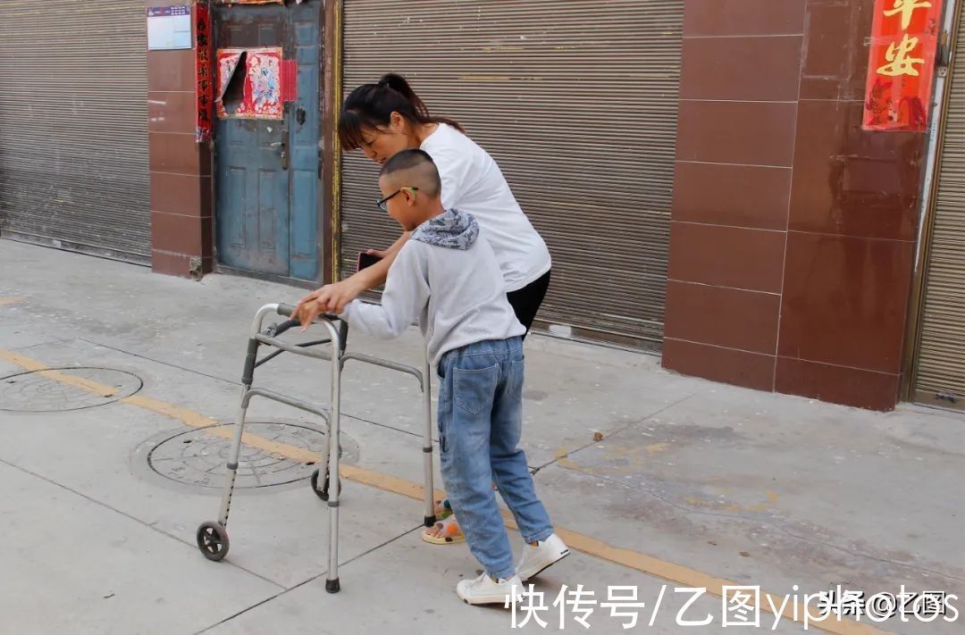 小楷|儿子患病,医生说没希望亲朋建议放弃,妈妈坚持8年迎来奇迹