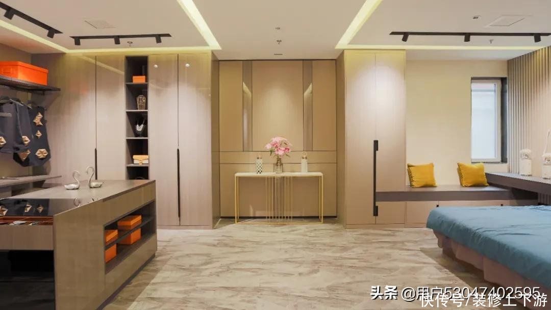 极简|轻奢定制最前沿——挂墙式衣帽间