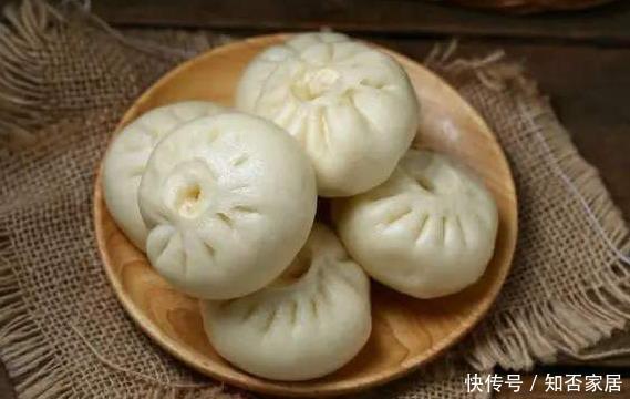 好吃|天冷包包子,白菜萝卜靠边站,这菜做馅最好吃,蒸好的包子喷香