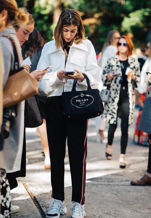 冬春换季，这4双鞋值得入手！万能百搭又时髦，女明星都争着穿