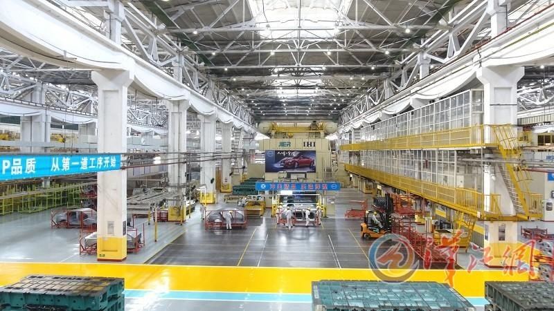 冲压|襄阳日报：风神襄阳数字化冲压车间获评“2021中国汽车行业标杆数字化车间”
