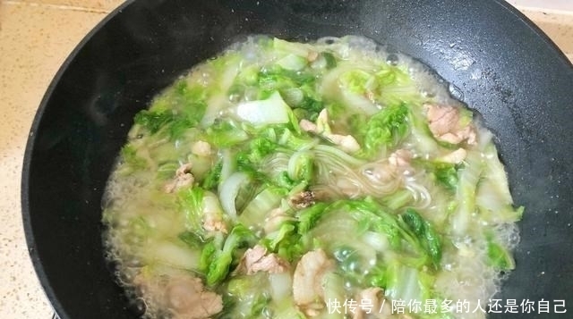 孩子|霍启刚晒孩子吃饭照片火了!网友赞叹:这才是真正的豪门“富养”!