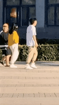 |搞笑GIF段子:实力碾压,没有可比性呀