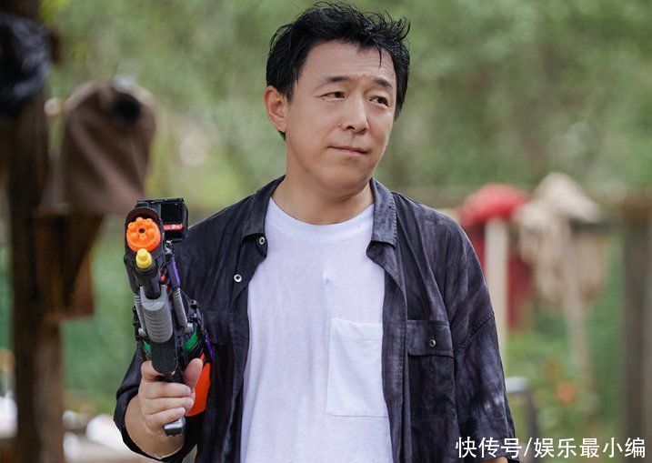 嘉宾|《向往》最新一期嘉宾合照，黄磊默默站最边缘，C位嘉宾好受重视