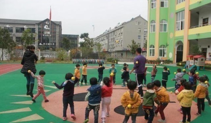 孩子|幼儿园小班“收费单”走红,爹妈催生100遍,一张收费单“终结”