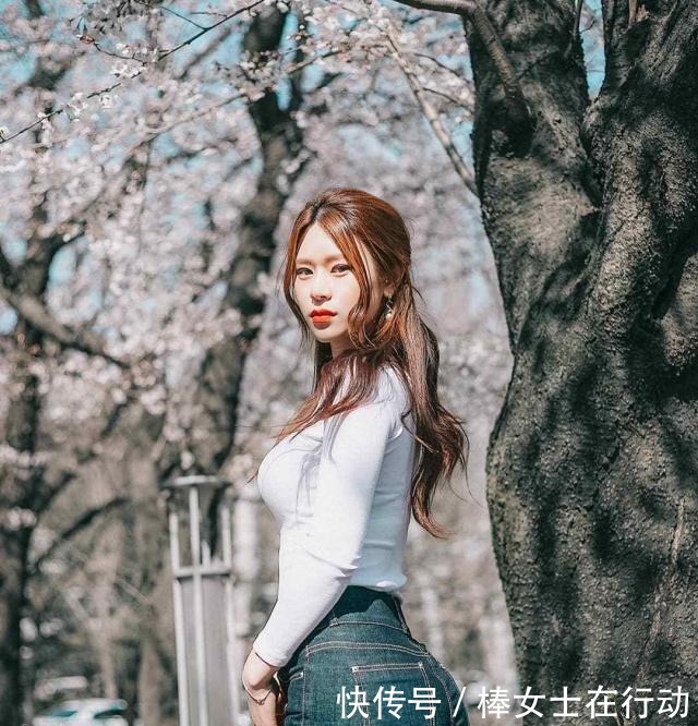 时尚|牛仔裤散发淑女魅力，展现活力格调，显得优雅而不失个性