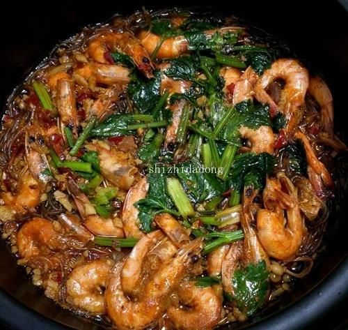 有荤有素的炒上几大盘，鲜美可口，配上一大锅白米饭，家人吃爽了！