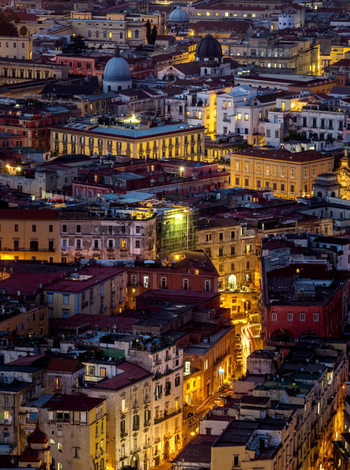 那不勒斯，一座火山旁的古老城市，风光绝美却危机四伏