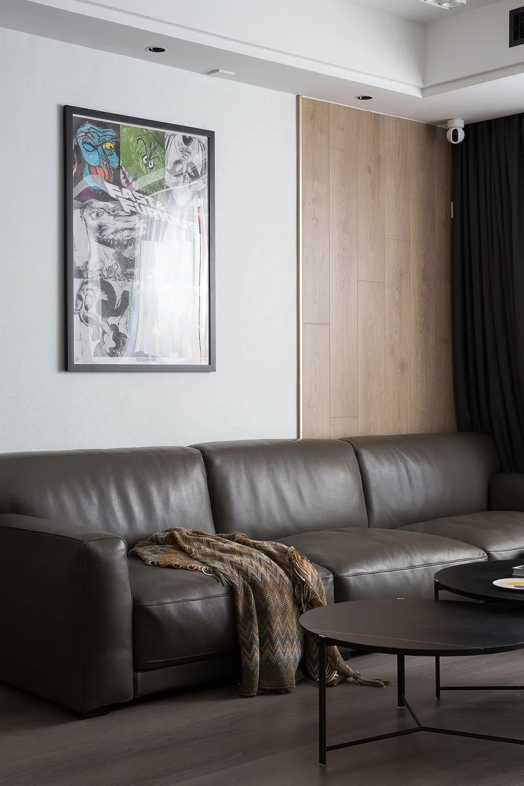 布置|125㎡现代黑白灰+木质感,简雅舒适无主灯,品质生活好自然