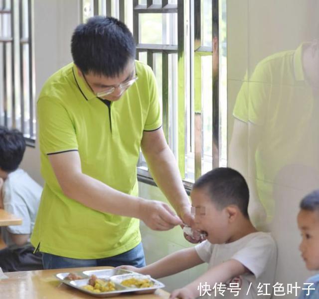 家长|“不就是破塑料吗?”熊孩子掰断亲戚家15万手办,家长耍赖拒赔偿