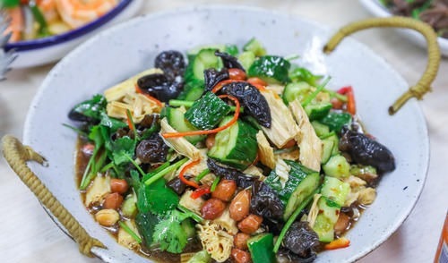 舅舅一家来做客，妈妈做了10道菜招待，大伙吃了都说好