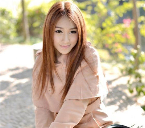 街拍:面容清丽的小姐姐,长发披肩,美丽动人