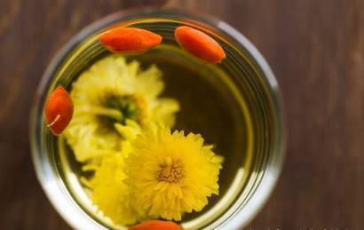 高血压患者|高血压的祸根找到了，谨记：晨起3要，睡前2不要，血压稳如山