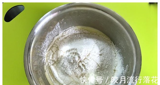 平底锅|不用烤箱，一口平底锅就能做的网红小吃，松软细腻，做法超简单！