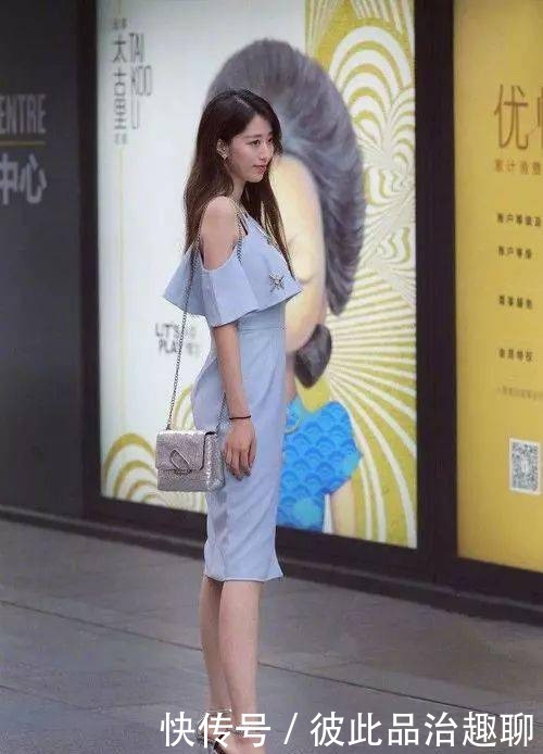 高跟鞋|美女搭配一双尖头浅色系高跟鞋,在色系上让人看了非常的舒适大方