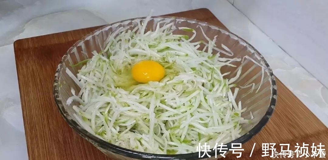 萝卜|萝卜这样做才好吃, 教你简单一做, 比肉丸子都香, 在家经常做着吃