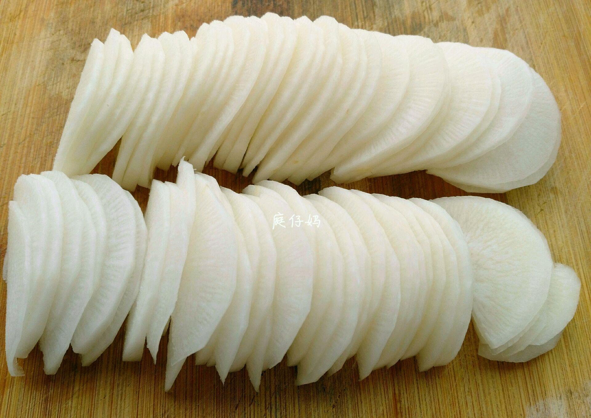 腌萝卜,最忌直接放盐,教你饭店腌萝卜做法,酸辣脆嫩放一年不坏