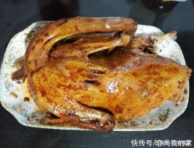 鸭肉|夏天适合吃鸭肉，鸭肉这样做香酥入味，我们家每次做一只还不够吃