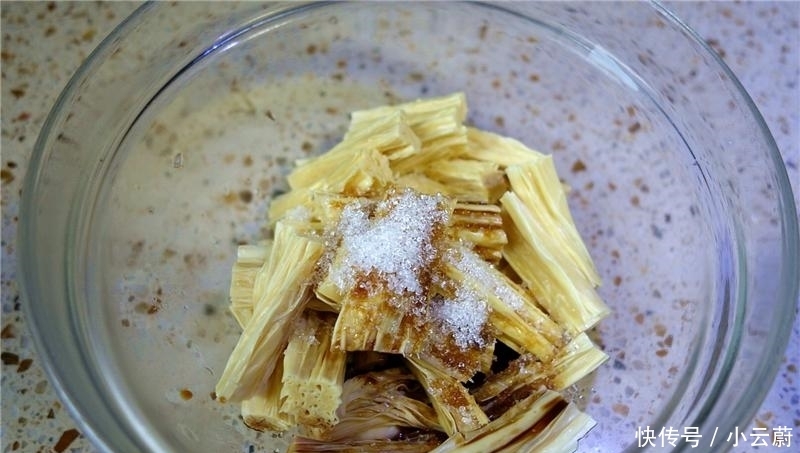 简单|夏季最爱的凉拌腐竹,做法简单,爽口开胃,美味下饭,健脑又瘦身