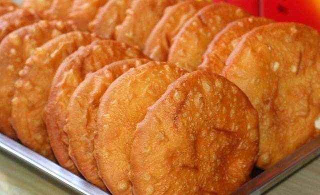 奶奶用了30年的炸油饼秘诀,金黄酥脆,个个空心,比买的好吃