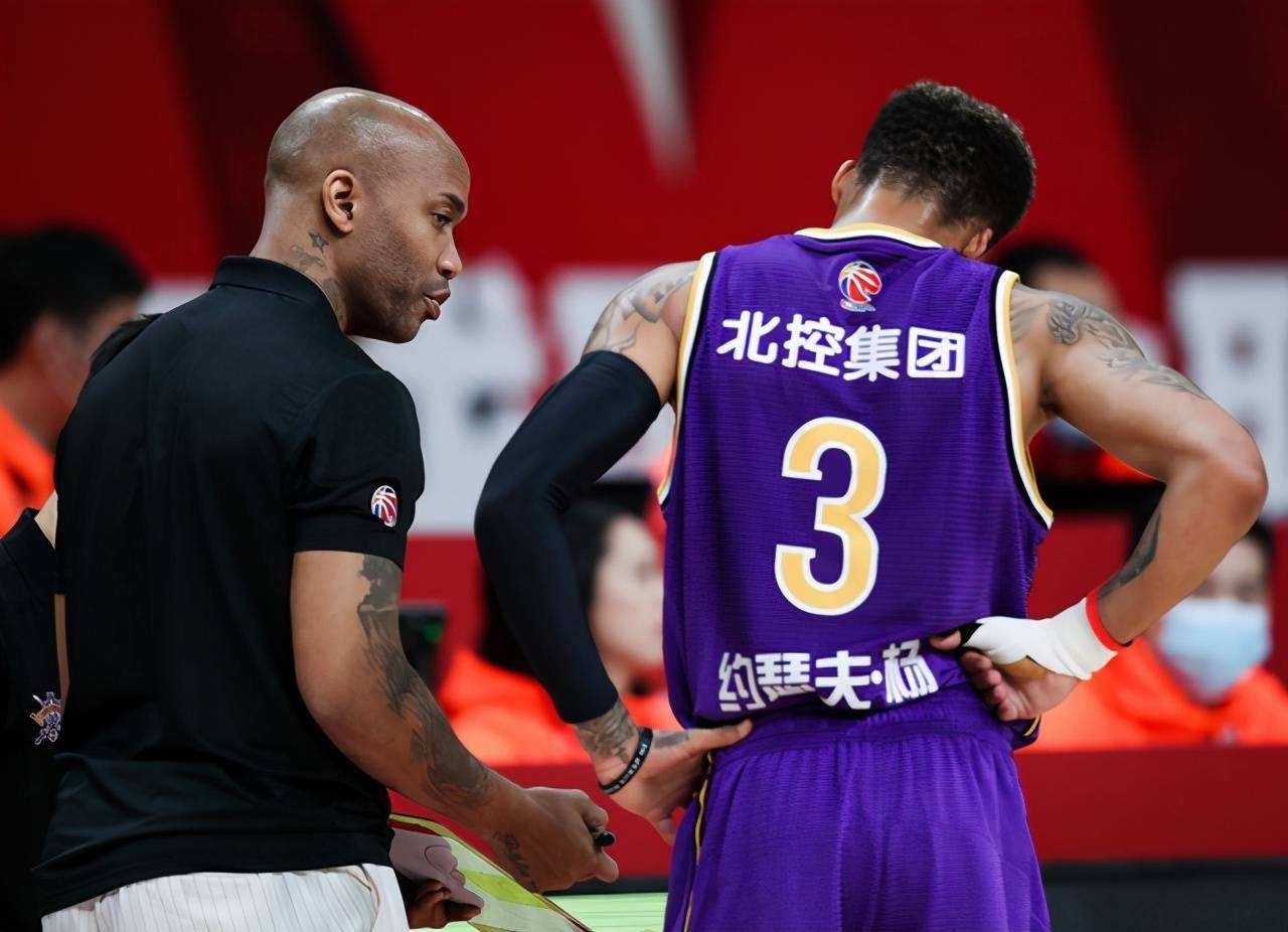 29+1|北控男篮接连受到打击!两外援拒绝加盟,马布里瞄准29+11内线
