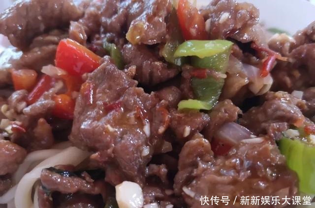 伊犁的烤包子、过油肉拌面和凉粉!