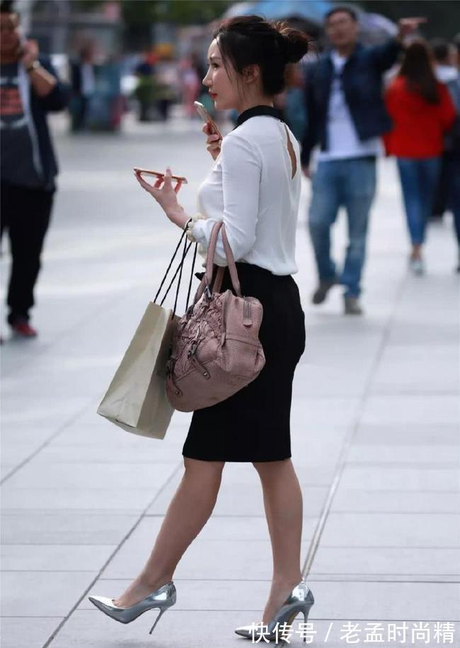 高跟鞋|美女穿搭:黑白搭配简约又时尚,丸子头更显清爽靓丽