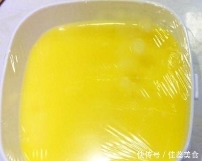 妙招|婆婆蒸鸡蛋羹有妙招:掌握2个小技巧,鸡蛋无气孔,嫩滑如布丁!