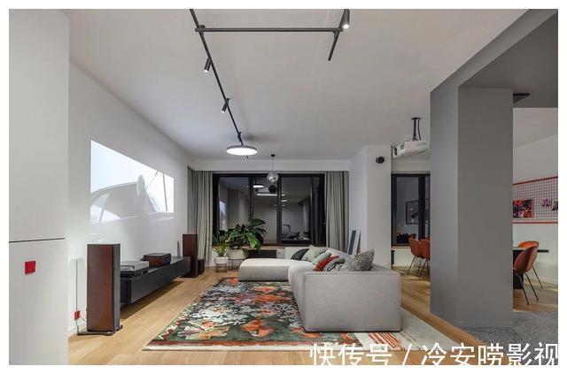 灰衣柜|250㎡,一家五口的梦幻游乐园,极简与色彩的完美碰撞!