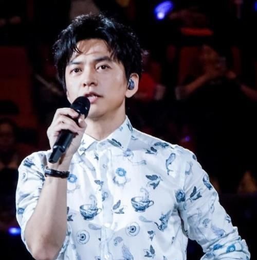 18岁成为好声音最年轻冠军!单依纯出道即合作张艺谋