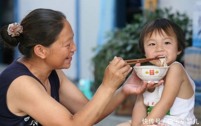 宝妈|老人带娃需知:在这三件事上不能太勤快,懒一点孩子长得更好