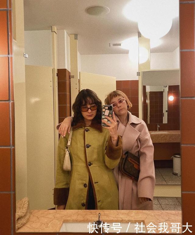 怪不得彩色大衣这么火，活泼时尚还吸睛，满大街都是在衬托它