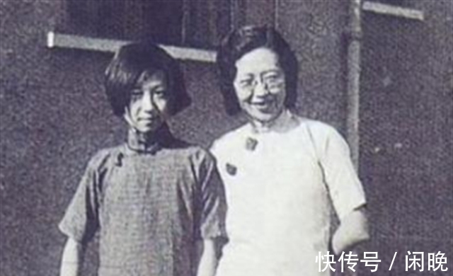 张家@因一块霞帔，她痴等初恋55年，孑然一身熬过半世，他却已儿孙满堂