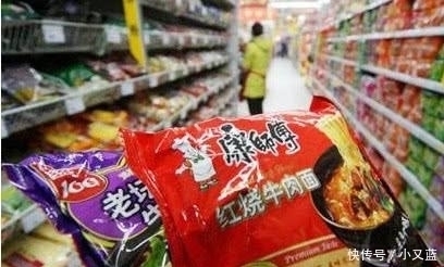 统一和康师傅泡面有啥区别从牛肉面就能看出,差异一目了然