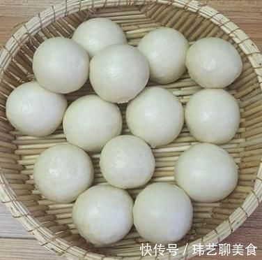 冬天蒸馒头，只加酵母可不行，教你5技巧，馒头又大又软，特别香
