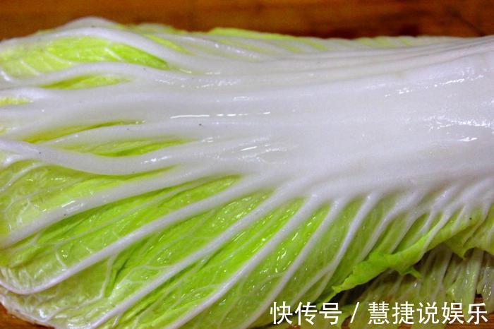 炒菜时先放盐还是后放盐好 记住大厨教的放盐顺序的口诀就行了