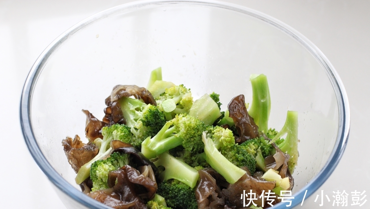 木耳|夏天太热就别炒菜了，试试做点凉拌菜，爽口开胃热量低，干吃不胖
