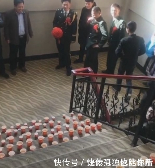 兵哥哥带人接军嫂,看到楼梯的东西,伴郎们表示很同情新郎