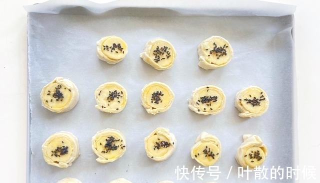 黑暗料理|分享香蕉隐藏吃法,外脆里糯,香香甜甜好滋味,简单几步就搞定