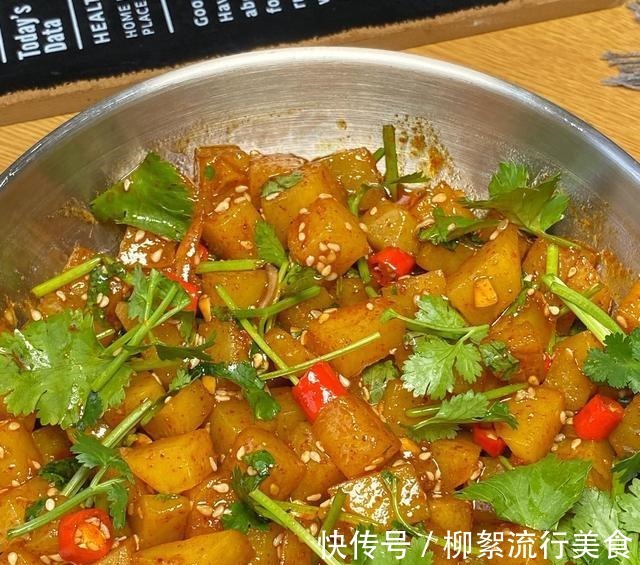 土豆丁|土豆还能这样吃真不敢相信,味道让人回味无穷,焦香软糯!
